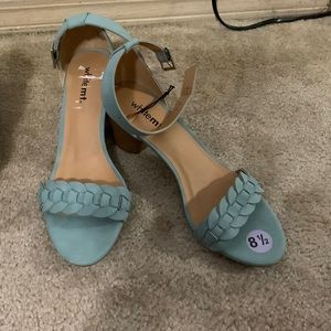 Waiting for the perfect summer time. I never worn them.